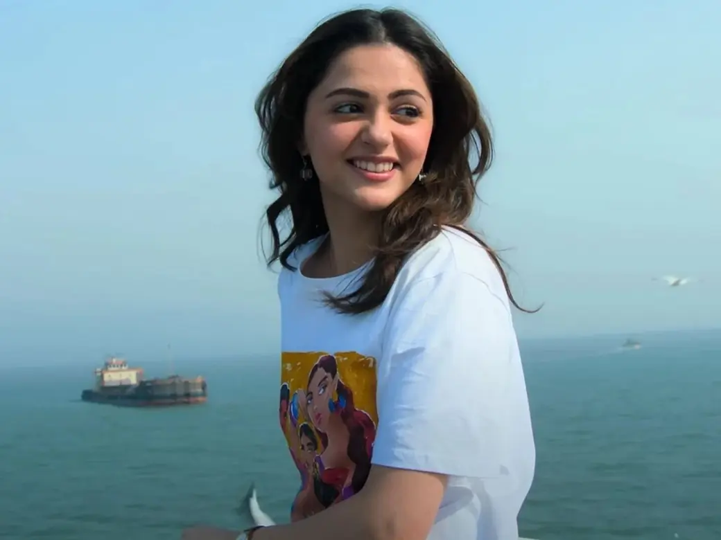 ৪. অনিত পাড্ডা
চার নম্বরে রয়েছেন অভিনেত্রী অনিত পাড্ডা, যিনি আহান পান্ডের বিপরীতে প্রথম ছবি 'সাইয়ারা'র প্রধান অভিনেত্রী। জনপ্রিয়তা এতটাই বেশি যে, এবছর গুগল সবচেয়ে বেশি সার্চ (Most Searched) করা সেলিব্রিটিদের তালিকায় জায়গা করে নিয়েছেন ৪ নম্বরে।